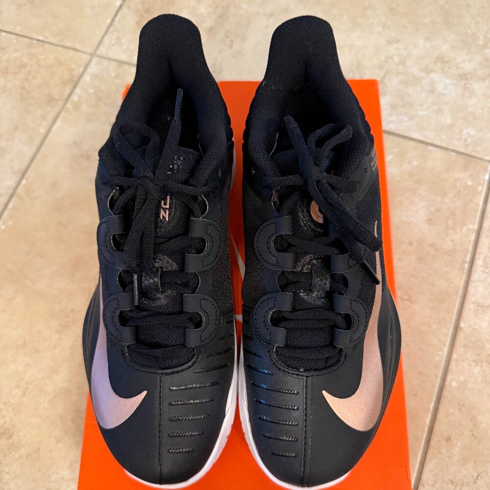 Brand New Women's Nike GP Turbo tennis shoes size 6.5